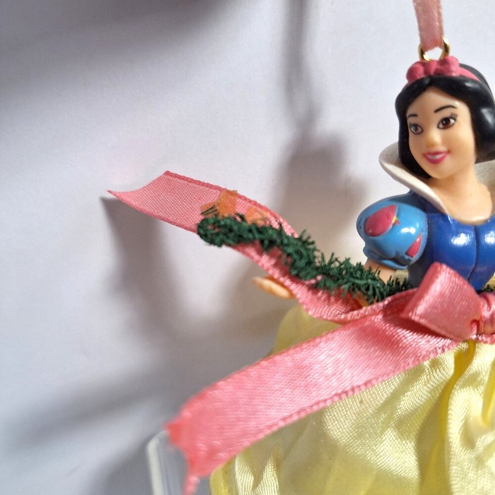 Enesco Snow White Christmas Ornament Vintage READ - Picture 4 of 13